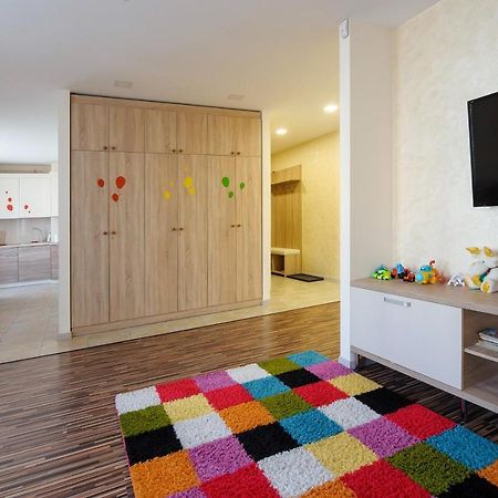 Colored Balloons - 3 Bedrooms, 3 Bathrooms, Equipped Large Apartments リヴィウ エクステリア 写真