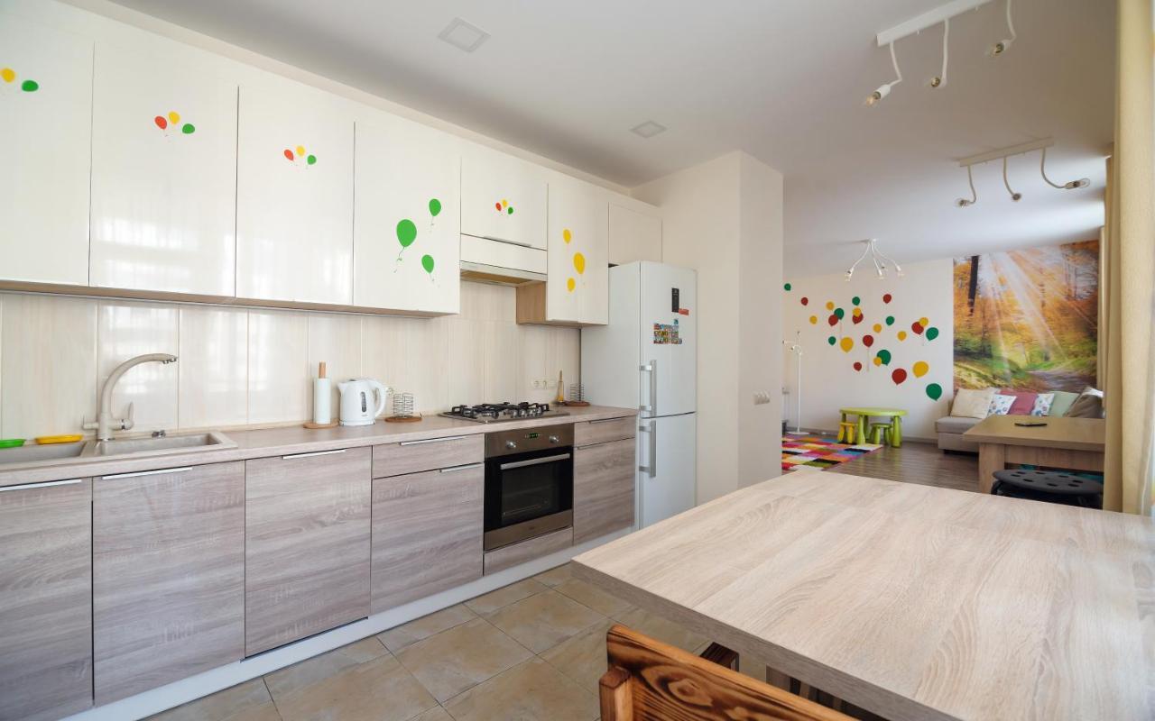 Colored Balloons - 3 Bedrooms, 3 Bathrooms, Equipped Large Apartments リヴィウ エクステリア 写真