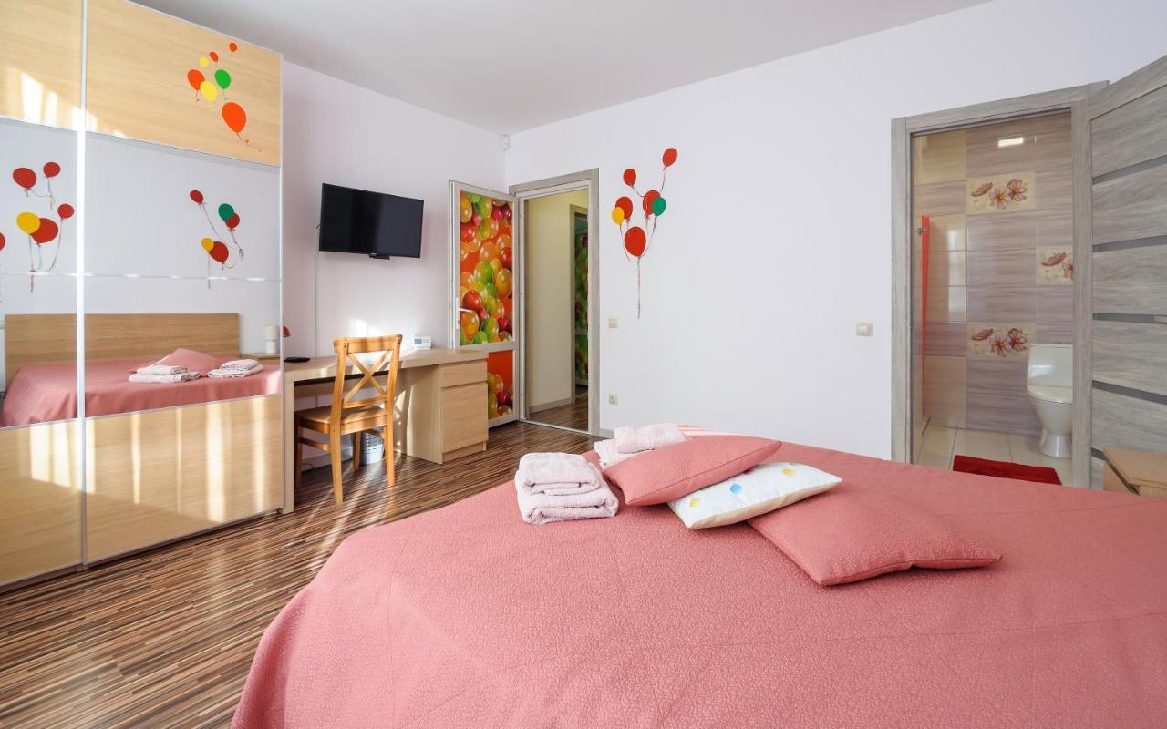 Colored Balloons - 3 Bedrooms, 3 Bathrooms, Equipped Large Apartments リヴィウ エクステリア 写真